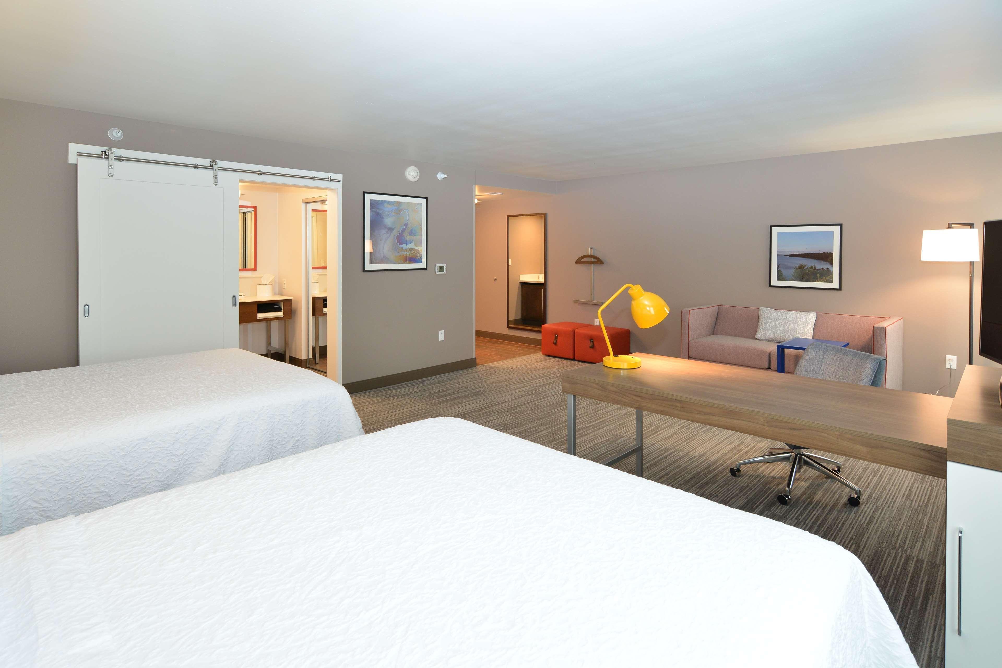 Hampton Inn & Suites Menomonie-Uw Stout מראה חיצוני תמונה