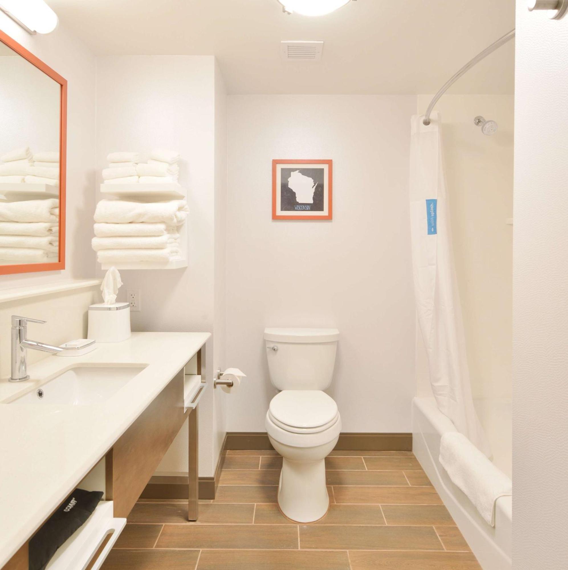 Hampton Inn & Suites Menomonie-Uw Stout מראה חיצוני תמונה